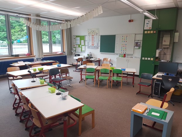 Ein Klassenraum der Grundschulstufe